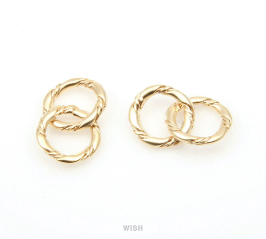 Linkage Rings Pendant in Matte Gold, Dainty Circle Rings Charm / MMG-314-P