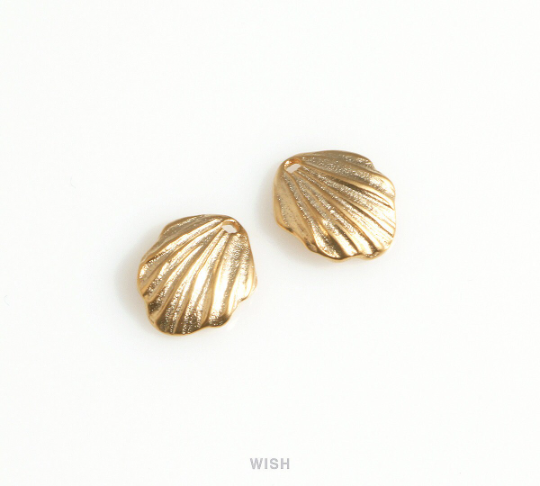 Small Seashell Charm in Matte Gold, Seashell Pendant / MMG-679-P