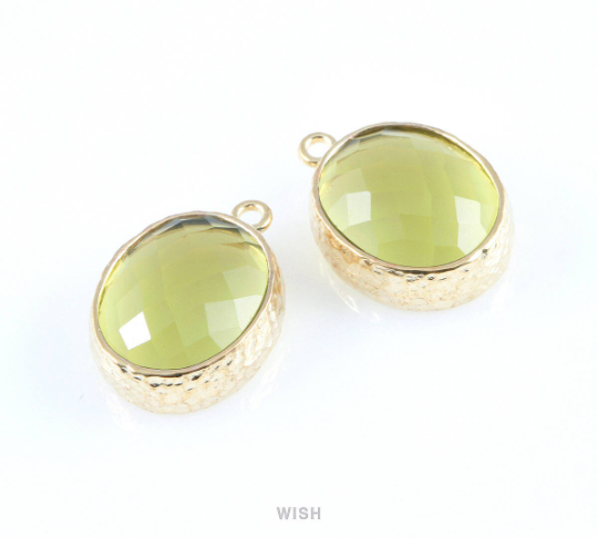 Apple Faceted Glass Charms in Gold, Framed Oval Pendant / GAPG-009-P
