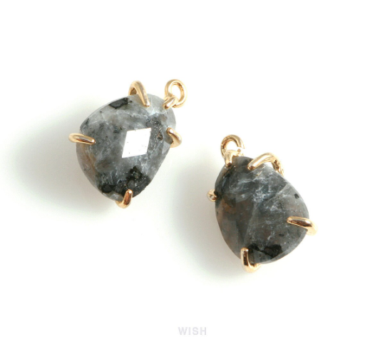 Black Labradorite Pear Gemstone Charm in Gold, Labradorite Drop Gemstone Pendant / SBLG-107-P