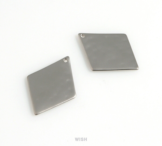 Hammered Diamond Charm in Matte Rhodium, Hammered Rhombus Pendants / MMRH-633-P