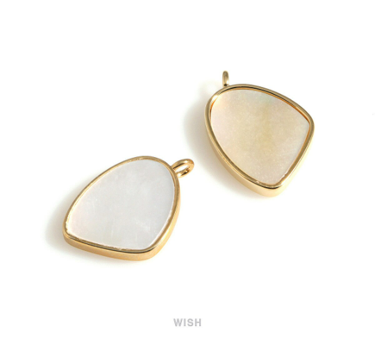 Mother of Pearl Bell Shaped Charm in Gold, Bell Shape Pearl Pendant / SPLG-712-P