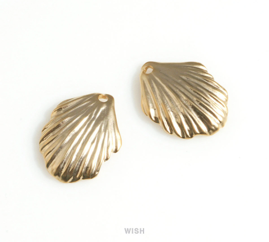Large Seashell Charm in Matte Gold, Seashell Pendant / MMG-680-P