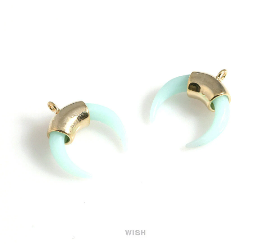 Light Mint Horn Stone Charm in Gold, Gemstone Horn Pendant / SLMG-115-P