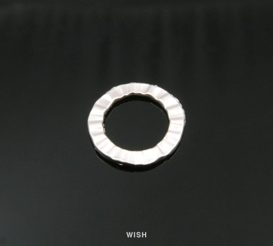 4pcs Small Hammered Circle Pendants in Matt Rhodium, Hammered Circle Charm / MMRH-339-P