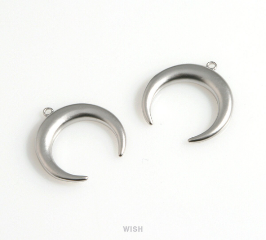 Horn Pendants in Matte Rhodium, Horn Charms / MMRH-602-P