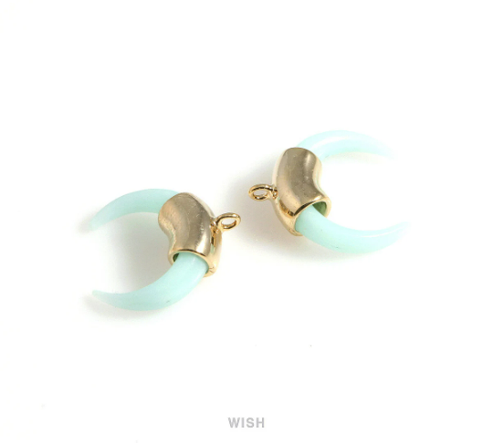 Light Mint Horn Stone Charm in Gold, Gemstone Horn Pendant / SLMG-115-P