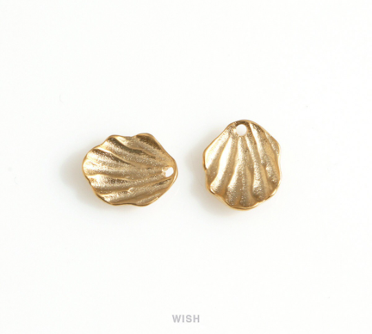 Small Seashell Charm in Matte Gold, Seashell Pendant / MMG-679-P