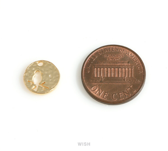 Bird in Hammered Disc in Matte Gold, Bird in Hammered Coin Charm / MMG-652-P