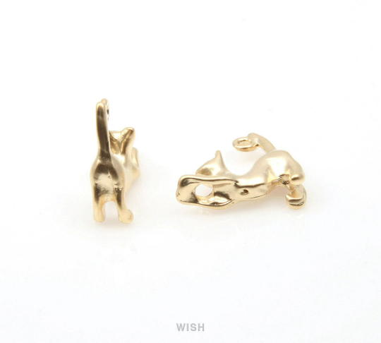 Stretching Cat Pendant in Matte Gold, Cat Stretch Charm /MMG-310-P (4pcs)