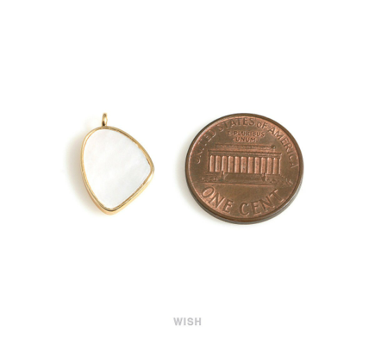 Mother of Pearl Bell Shaped Charm in Gold, Bell Shape Pearl Pendant / SPLG-712-P