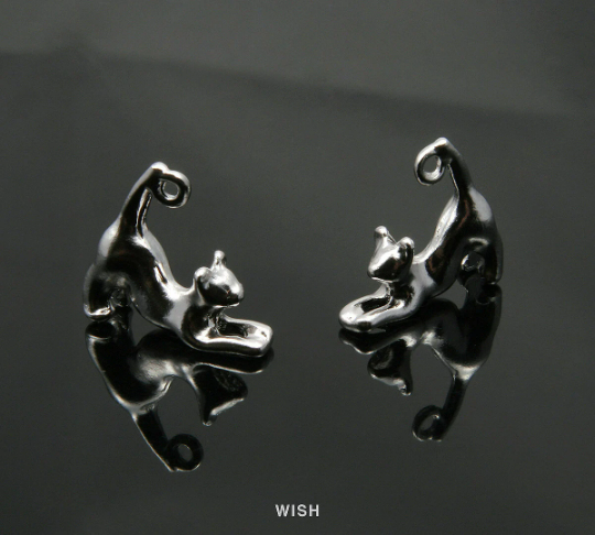 Stretching Cat Pendant in Matte Gold, Cat Stretch Charm /MMG-310-P (4pcs)