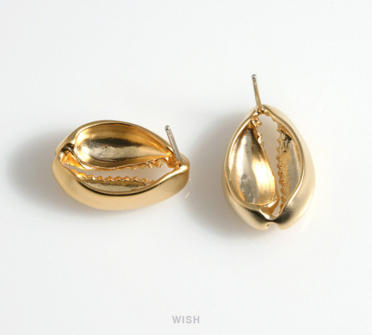 Cowry Seashell Stud Earrings in Matte Gold, Cowry Shell Earrings / MMG-591-E