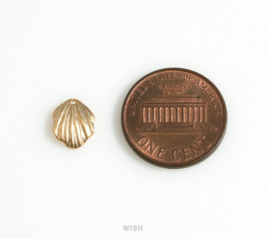 Small Seashell Charm in Matte Gold, Seashell Pendant / MMG-679-P