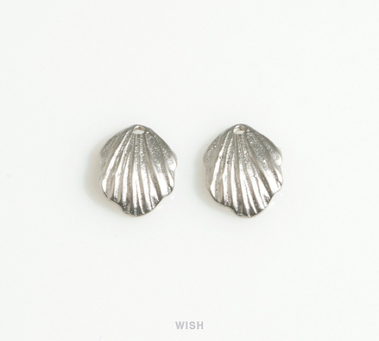 Small Seashell Charm in Matte Gold, Seashell Pendant / MMG-679-P