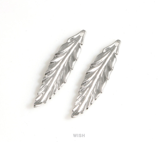 Small Feather Pendant in Matte Gold, Textured Feather Charm / MMG-237-P2