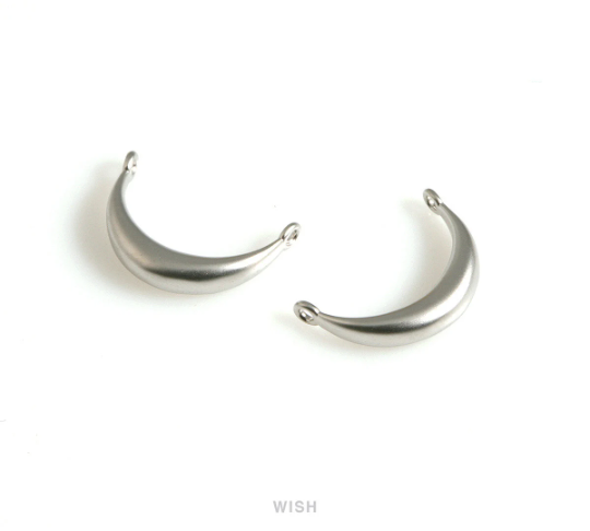Crescent Pendants in Matte Gold, Crescent Horn Charms / MMG-660-P