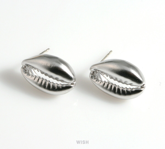 Cowry Seashell Stud Earrings in Matte Gold, Cowry Shell Earrings / MMG-591-E