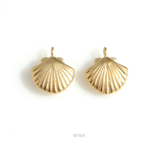Scallop Shell Charms in Gold, Scallop Pendants /MMG-654-P