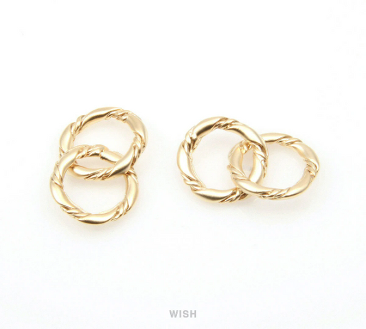 Linkage Rings Pendant in Matte Gold, Dainty Circle Rings Charm / MMG-314-P