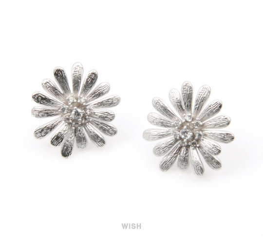 Daisy with Cubic Zirconia Stud Earrings in Matte Rhodium, CZ Daisy Ear Studs / MMRH-262-E