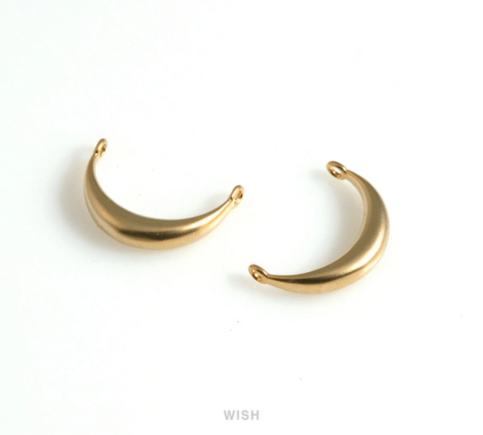 Crescent Pendants in Matte Gold, Crescent Horn Charms / MMG-660-P
