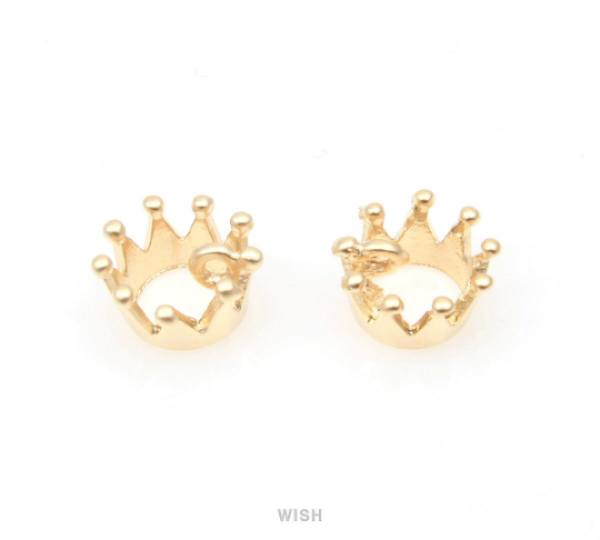 Crown Pendant in Matte Gold, Dainty Crown Charm / MMG-312-P (4pcs)