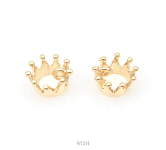 Crown Pendant in Matte Gold, Dainty Crown Charm / MMG-312-P (4pcs)