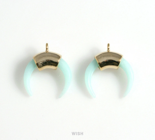 Light Mint Horn Stone Charm in Gold, Gemstone Horn Pendant / SLMG-115-P