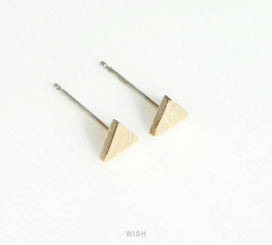 Triangle Stud Earrings in Matte Gold, Triangle Ear Studs / MMG-416-E