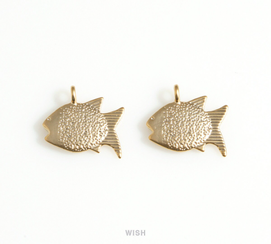 Fish Charm in Matte Gold, Fish Pendant / MMG-681-P