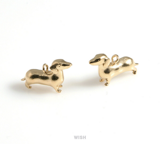 Dachshund Pendants in Matte Gold, Sausage Dog Charm / MMG-566-P