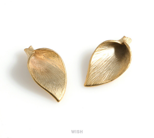 Lily Petal Pendants in Matte Gold, Lily Charm / MMG-348-P (4pcs)