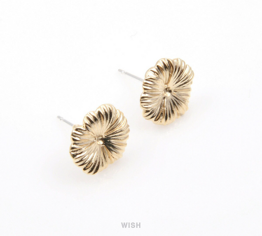 Flower Stud Earrings in Matte Gold, Cosmos Ear Studs / MMG-304-E