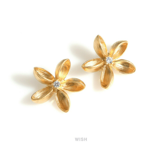 Wild Flower Charms with a Cubic Zirconia in Matte Gold, Gold Flower with a CZ Pendants / MMG-708-P