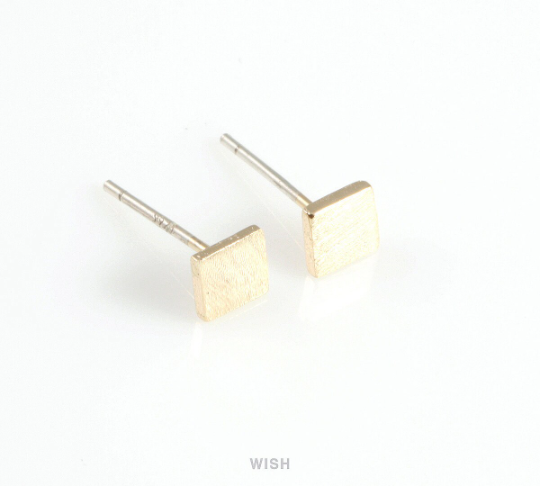 Square Stud Earrings in Matte Gold, Square Ear Studs / MMG-414-E