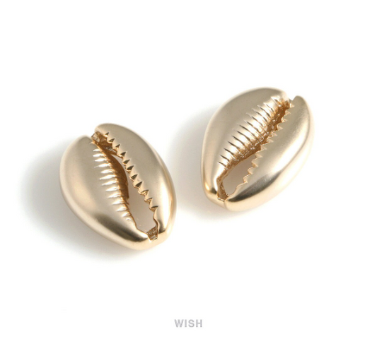 Seashell Pendants in Matte Gold, Cowry Shell Charm / MMG-567-P
