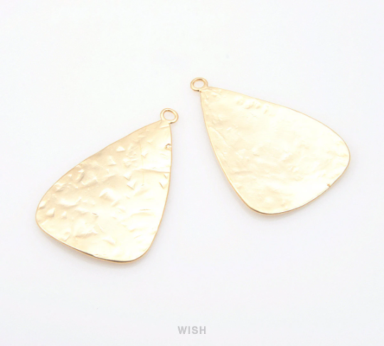 Hammered Triangle Pendants in Matte Gold, Triangle Charms / MMG-166-P