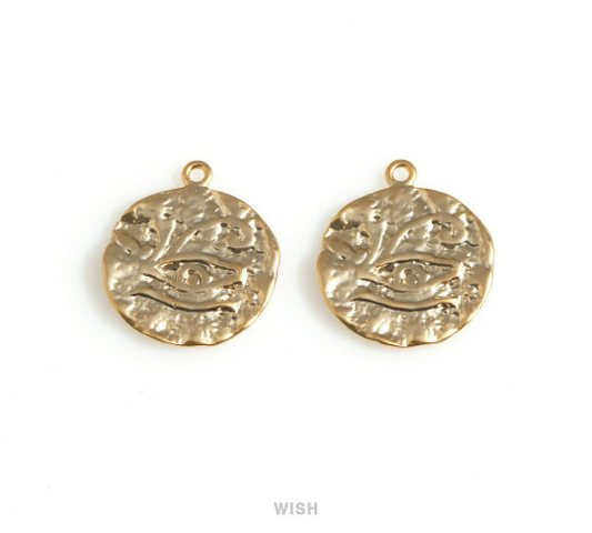 Eye of Horus on Hammered Circle Charm in Matte Gold, Eye of Horus on Circle Pendant / MMG-675-P