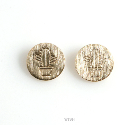 Cactus Disc Pendant in Matte Gold, Cactus in Coin Charm / MMG-485-P