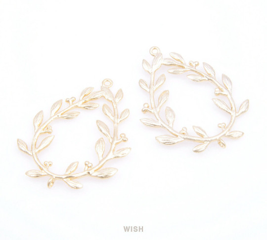 Laurel Wreath Connectors in Matte Gold, Laurel Charms / MMG-053-C