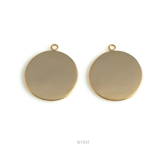 Two Arrows on Disc Pendants in Matte Gold, Arrows Coin Charms/ MMG-662-P