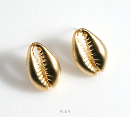 Cowry Seashell Stud Earrings in Matte Gold, Cowry Shell Earrings / MMG-591-E