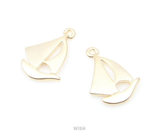 Yacht Pendants in Matte Gold, Boat Charms /MMG-011-P(4pcs)