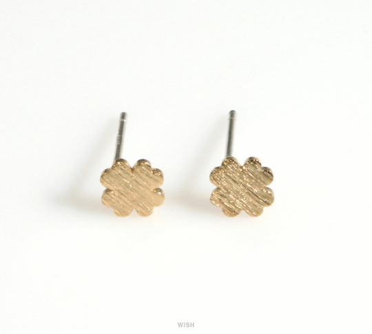 Clover Stud Earrings in Matte Gold, Four leaf Clover Earrings /  MMG-622-E