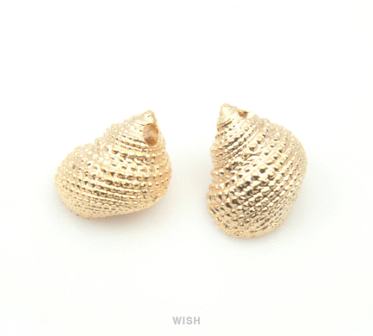 Seashell Pendant in Matte Gold, Seashell Necklace Charm / MMG-215-P