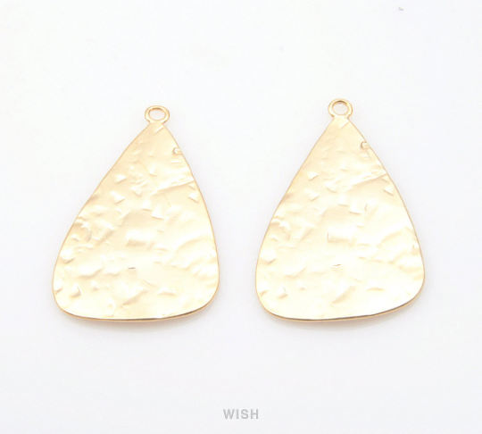 Hammered Triangle Pendants in Matte Gold, Triangle Charms / MMG-166-P