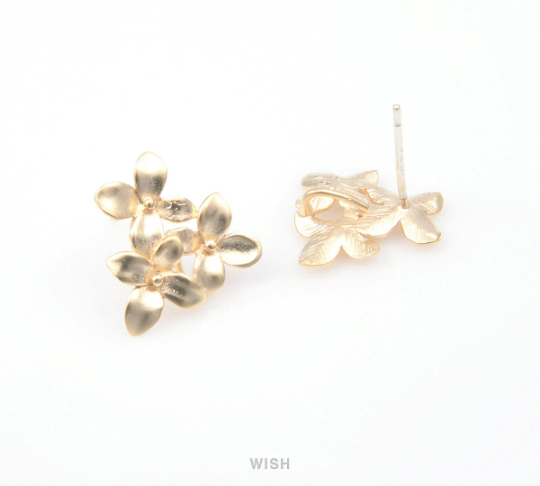 3 Flower Stud Earrings in Matte Gold, Flower Leaves Stud Ear Post / MMG-098-E