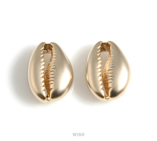 Seashell Pendants in Matte Gold, Cowry Shell Charm / MMG-567-P