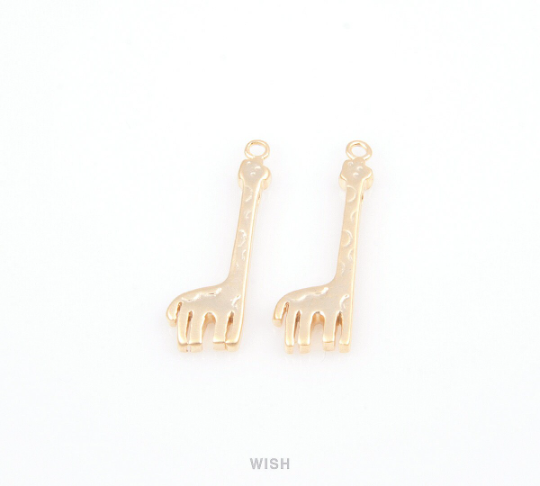 Giraffe Pendants in Matte Gold, Giraffe Charms / MMG-065-P